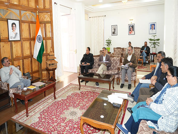 Himachal Pradesh CM Sukhvinder Singh Sukhu (left). (Photo: Himachal CMO)