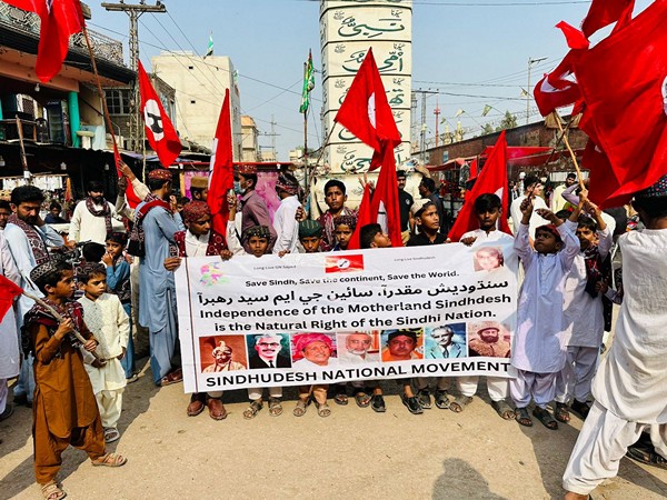 A large crowd gathers in a show of solidarity (Photo: ANI)