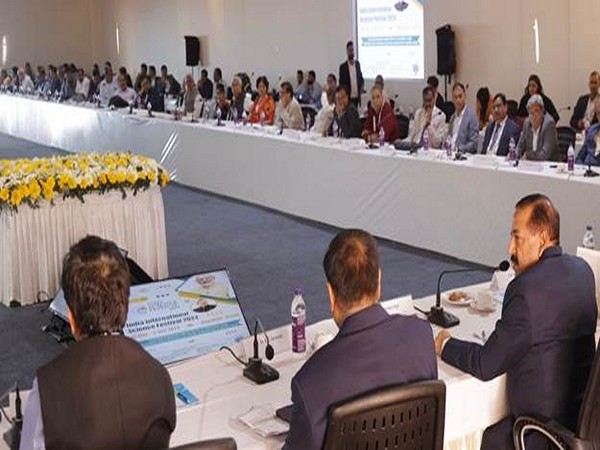 Union Minister of State Jitendra Singh addresses the Round Table of Institutional leaders (Photo/ PIB)