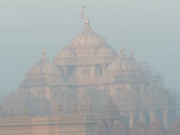 Visuals of a thick layer of smog around the Akshardham temple (Photo/ANI) 