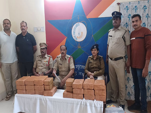 Visakhapatnam Railway Police busts interstate ganja smuggling racket (Photo/ANI)