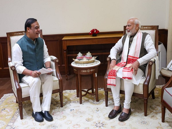 PM Modi with Assam CM Himanta Biswa Sarma (Photo/AssamGOV))