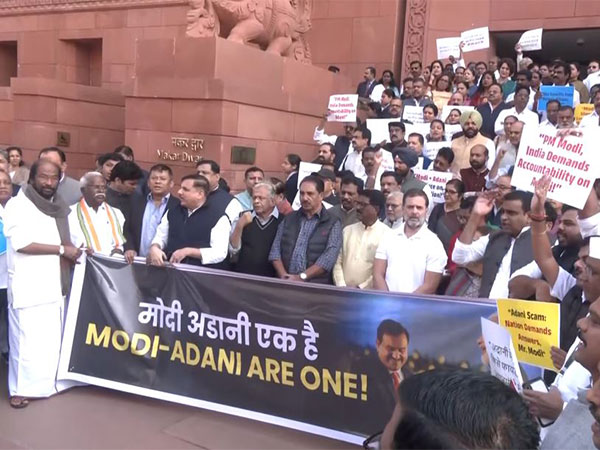 INDIA bloc leaders protesting on Adani issue (Photo/ANI)