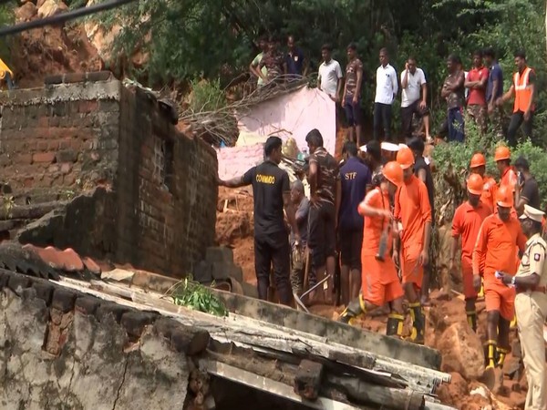 Rescue efforts underway at the mishap site in  Tiruvannamalai (Photo/ANI)