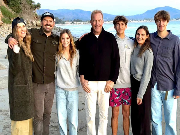Kevin Costner with family (Photo/instagram/@kevincostner)