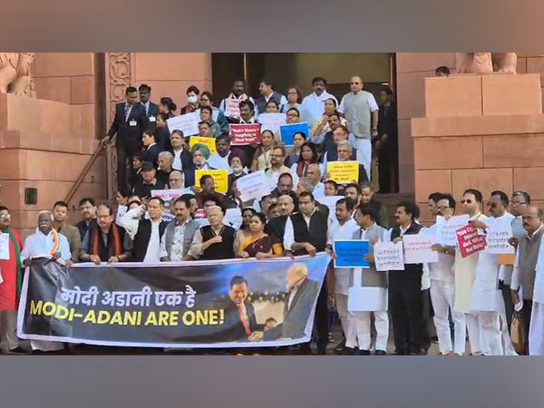 INDIA bloc leaders protesting on Adani issue (Photo/ANI)