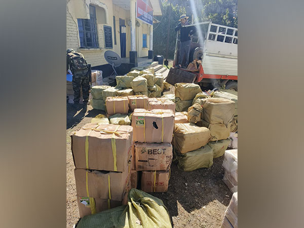 Assam Rifles foils liquor smuggling, seize 2,880 bottles of alcoholic beverages. (Photo/Assam Rifles)