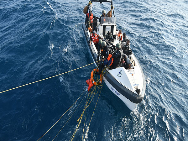Seafarers being rescued (Image: X@IndiaCoastGuard)