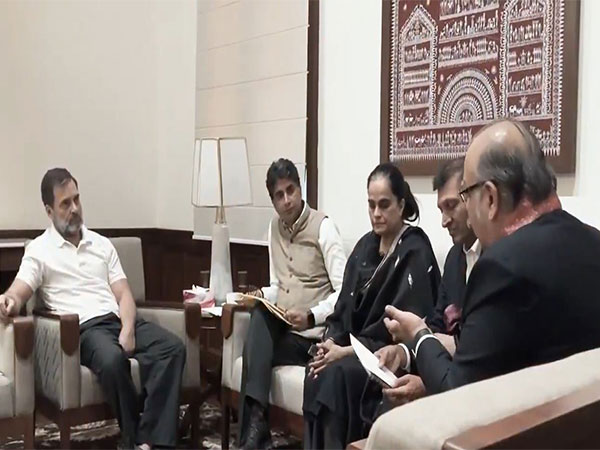 Congress MP Rahul Gandhi met with a delegation of concerned citizens (Photo/@INCIndia)