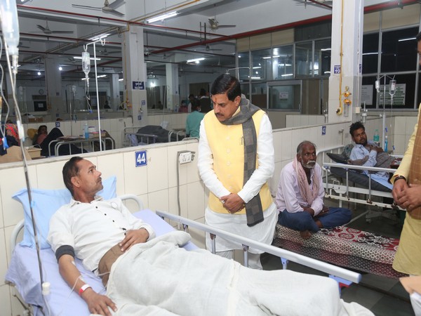 MP CM Mohan Yadav interacting with patient (Photo/CMO) 