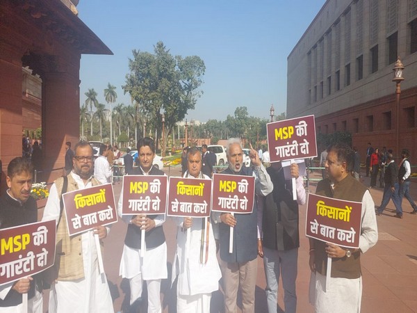 Congress MPs protesting in Parliament (Photo/ANI)