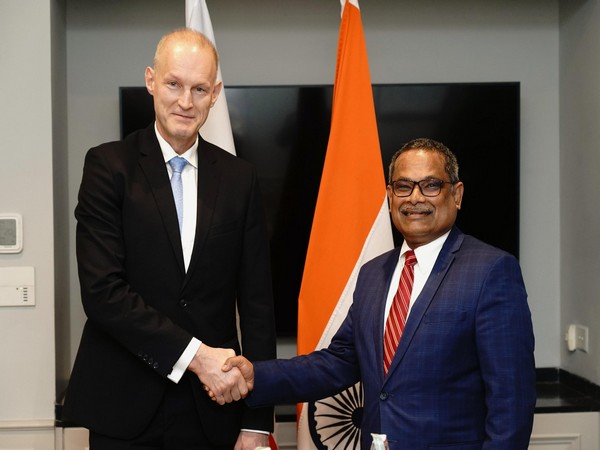 MEA Additional Secretary, Arun Kumar Sahu and Polish Foreign Ministry official Wojciech Zajączkowski (Photo: X@MEAIndia)