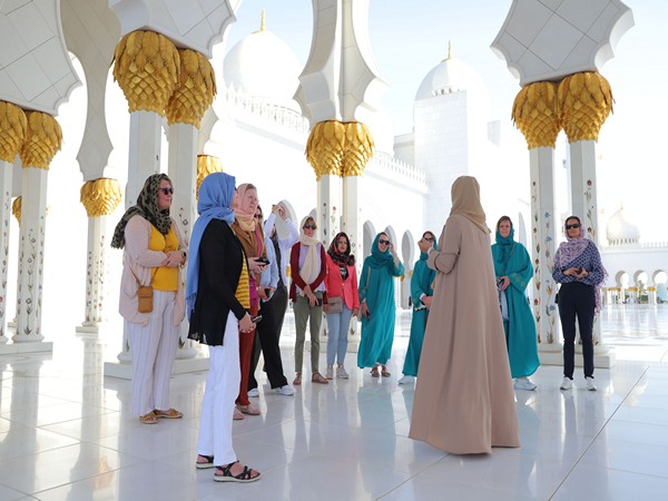 Sheikh Zayed Grand Mosque in Abu Dhabi welcomed visitors (Photo/WAM)