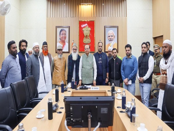 Ulemas and locals from Hazrat Nizamuddin meets Delhi LG (Photo/ANI)