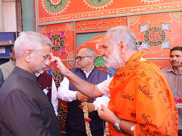 EAM S Jaishankar visits Shreenath Ji Temple in Manama (Image Credit: X/@DrSJaishankar)