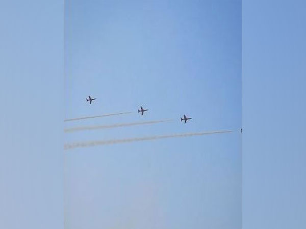 Suryakiran Aerobatic Team. (PhotoX)