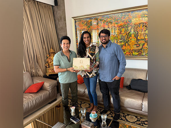 Sachin Tendulkar and PV Sindhu (Photo: @sachin_rt/X)