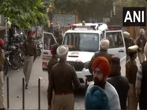 Punjab Police produces Narain Singh Chaura at Amritsar Court complex (Photo/ANI)