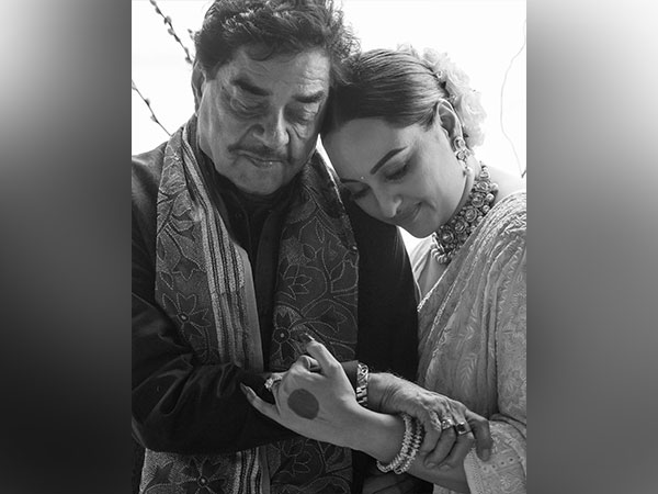 Sonakshi Sinha with father Shatrughan Sinha (Image source: Instagram/@aslisona)