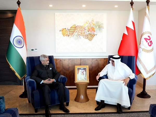 EAM S Jaishankar and Bahrain Foreign Minister Abdullatif bin Rashid Al Zayani (Photo/ANI)
