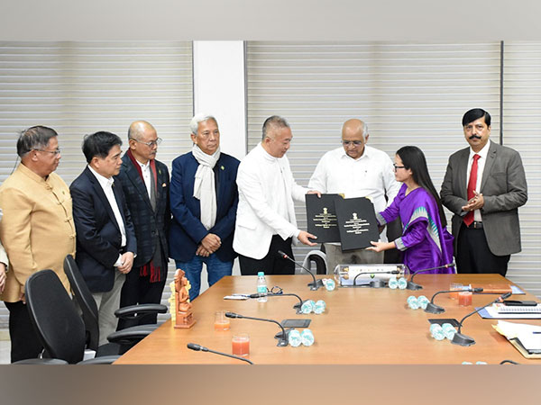 Members of 4th Dhammayatra visit Gujarat CM Bhupendra Patel. (Photo: Gujarat CMO)