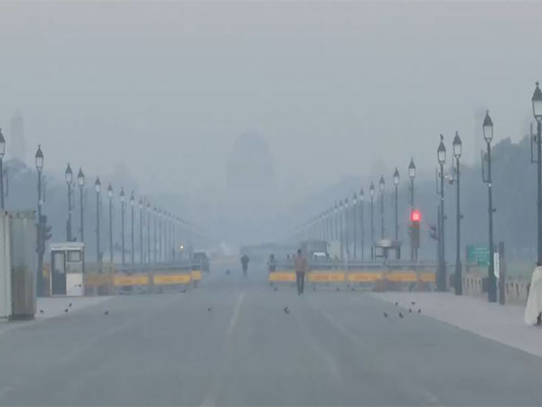 Visuals of fog at Rashtrapati Bhawan (Photo/ANI)