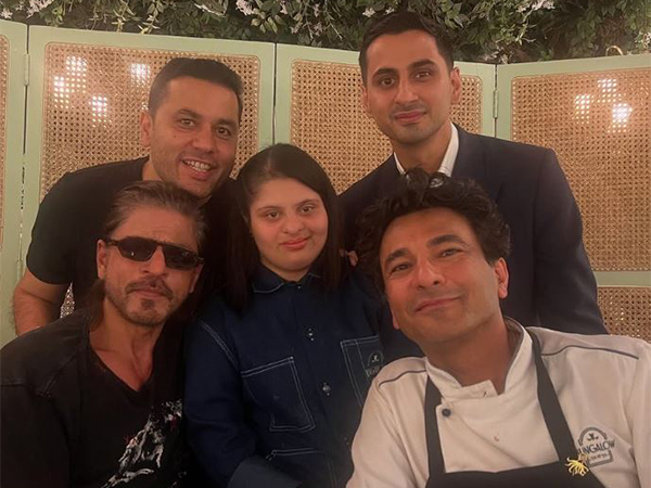 SRK with Vikas Khanna (Photo/X/@TheVikasKhanna)