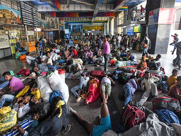 Passengers at Railway Staion (File Photo/ANI)