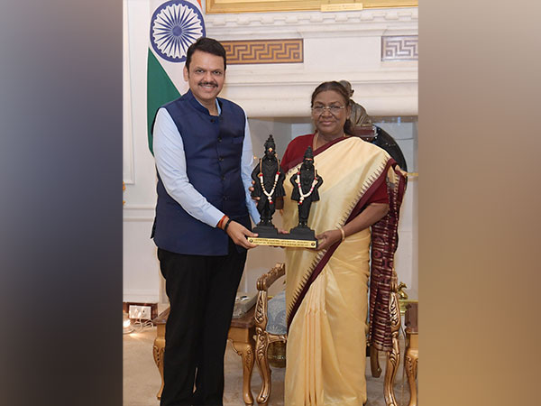 Maharashtra Chief Minister Devendra Fadnavis met President Murmu in national capital (Photo/Devendra Fadnavis' X)
