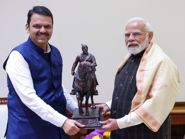 Prime Minister Narendra Modi and Maharashtra CM Devendra Fadnavis(Source/@Dev_Fadnavis)