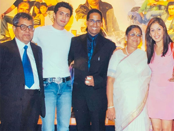 Dr. Arindam Chaudhuri with his parents Dr. Malay Chaudhuri & Ratna Chaudhuri with the lead pair of RSTRL— Manjari Fadnnis & Yash Pandit