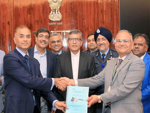 Ministry of Defence signs contract with HAL for procurement of 12 Su-30MKI aircraft: (Pic/ Ministry of Defence)