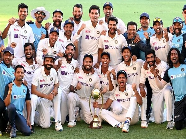 A young Team India with BGT trophy in 2021. (Photo- Jay Shah X)