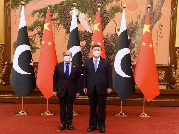 Pakistan Prime Minister Shehbaz Sharif and China President Xi Jingping (Photo/Reuters)