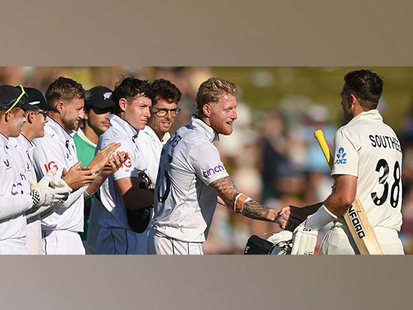 Tim Southee with Team England (Photo: ICC)
