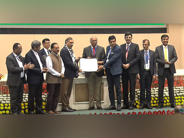 Officials at award Ceremony (Photo/ANI)