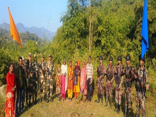 BSF Meghalaya apprehends 7 Bangladeshi along Indo-Bangladesh border (Photo/ANI) 