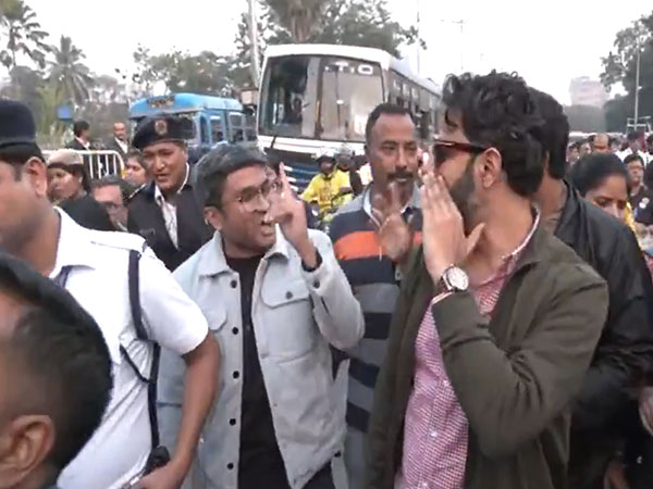 Abhaya Manch stages protest, burnt effigy against failure of CBI (Photo/ANI)