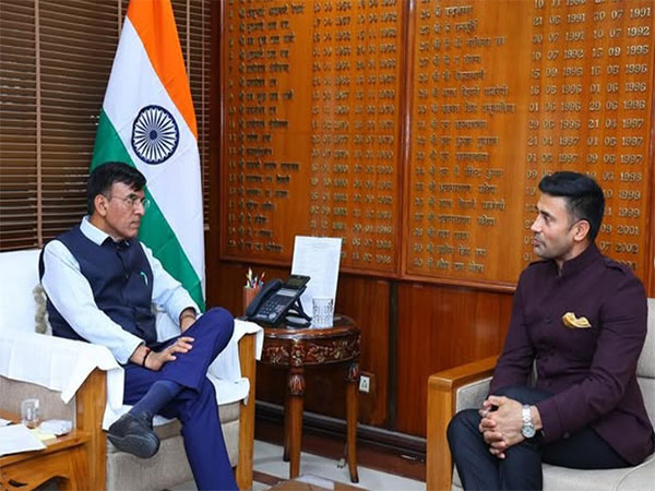 Indian MMA fighter Sangram Singh meeting Sports Minister Mansukh Mandaviya (Image: MYAS) 