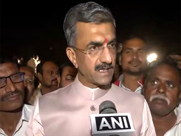  Shiv Sena leader Shambhuraj Desai (Photo/ANI)