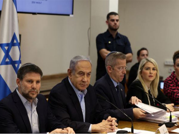 Israeli PM Benjamin Netanyahu and his cabinet (Photo credit: Reuters)