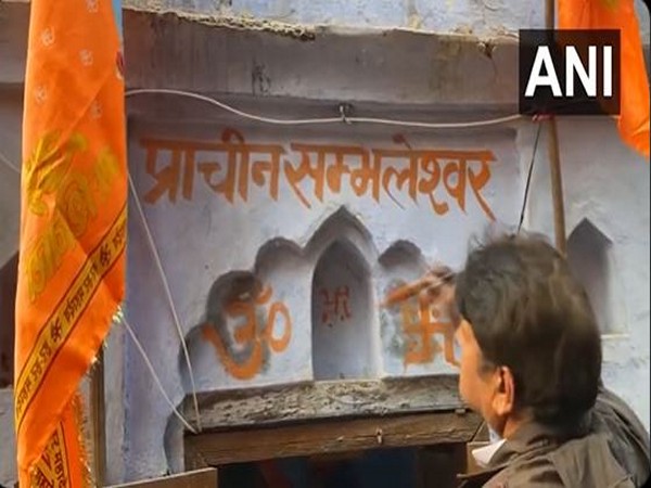 Name of the Shiv-Hanuman Temple being painted outside the temple in Sambhal, along with 'Om Namah Shivaya' and 'Har Har Mahadeva' slogans (Photo/ANI) 
