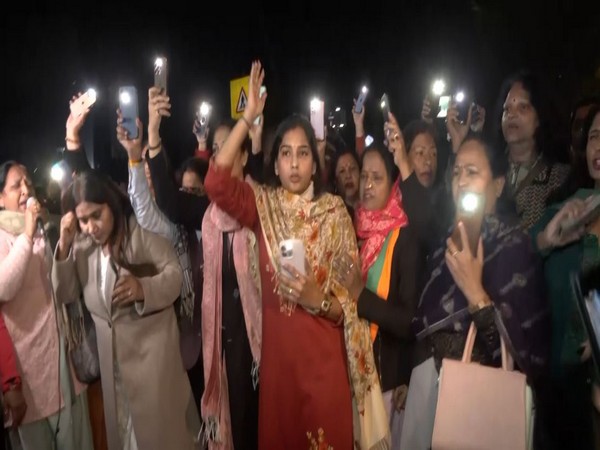 Delhi BJP Mahila Morcha protesting outside Arvind Kejriwal's residence (Photo/ANI)