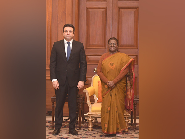 President Droupadi Murmu with  Alen Simonyan, President of the National Assembly of Armenia (Image: X@rashtrapatibhvn)
