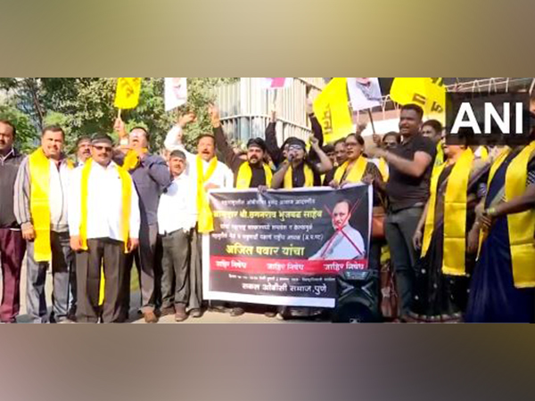 Members of OBC community protest against Maharashtra Deputy CM Deputy Ajit Pawar (Photo/ANI)