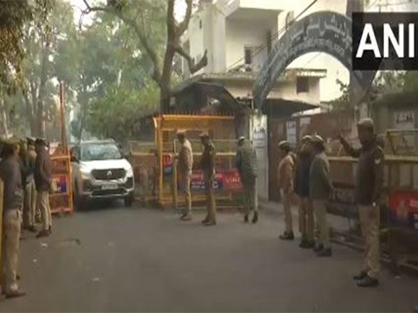  Barricades set up by police near the Vidhan Sabha in Lucknow ahead of a Congress protest.(Photo/ANI) 