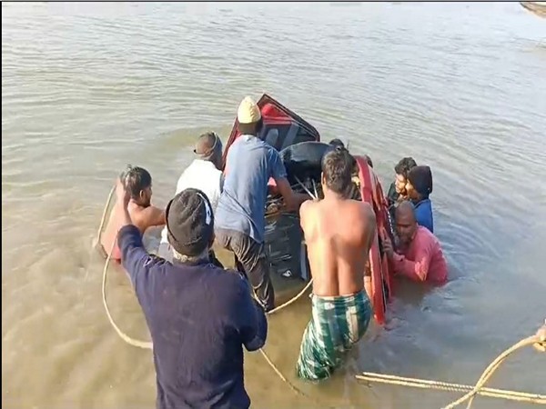 Locals pulling out the ill fated vehicle (Photo/ANI)