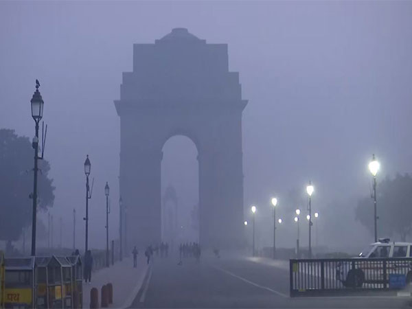 Earlier visuals of fog in Delhi (Photo/ANI) 