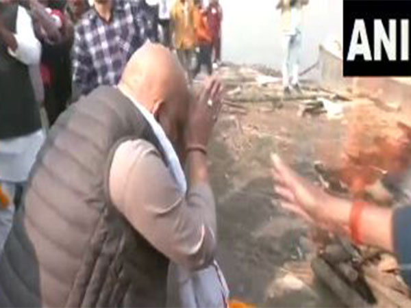 Visuals of Uttar Pradesh Congress Chief Ajay Rai at the final rites of Prabhat Pandey (Photo/ANI) 