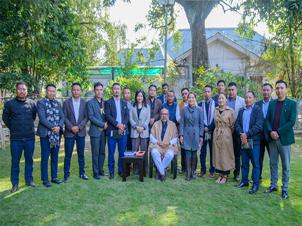 Manipur Chief Minister N Biren Singh with representatives (Photo/X @NBirenSingh)